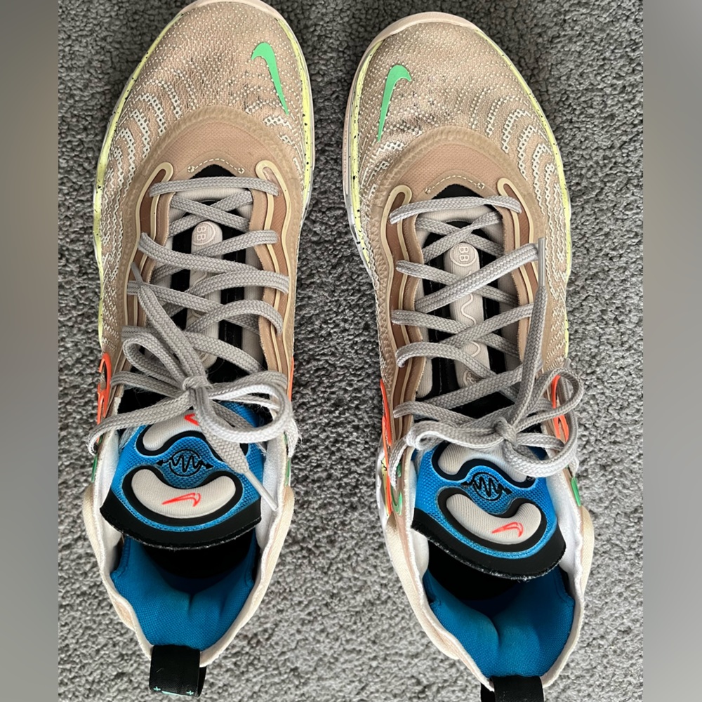 Men’s Nike Air Zoom sneakers size 9